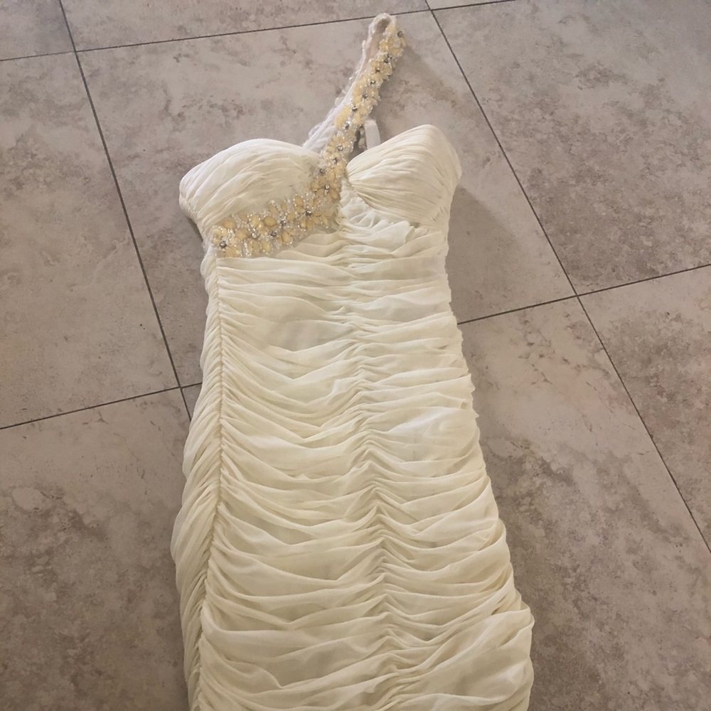 La femme size 4 creme dress Euc